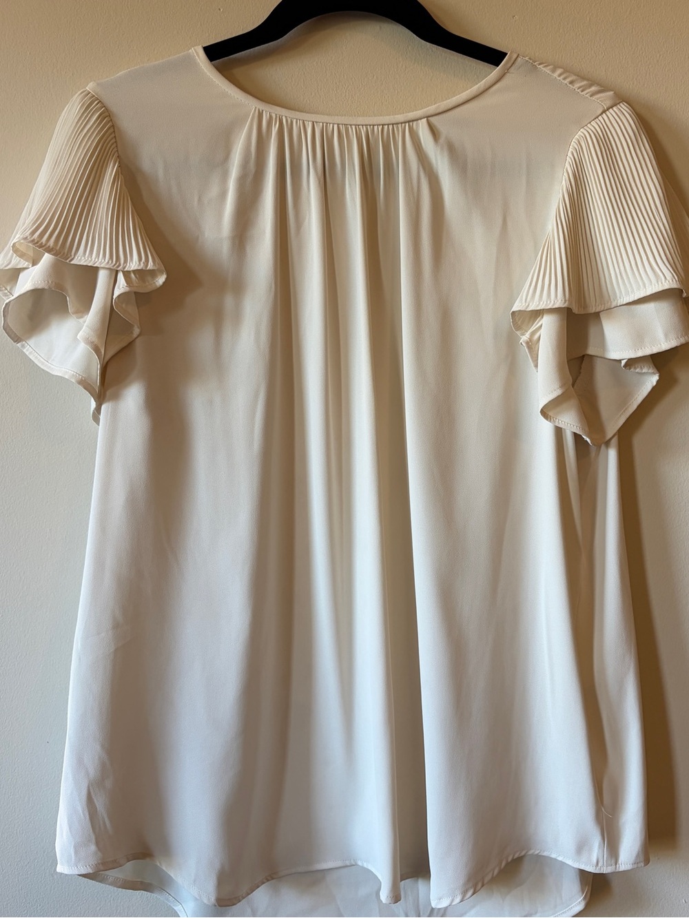 Ann Taylor Short Sleeve Pleated Blouse in Ivory